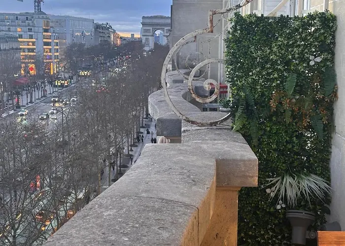 Magnifique Champs Elysees Vue Tour Eiffel Et Arc De Triomphe Apartmán Paříž